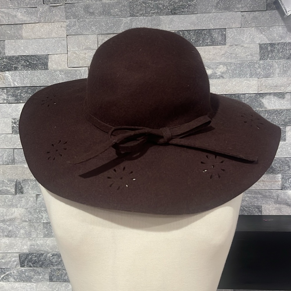 Melrose and Market Hat Gray 100% Wool/Laine. Bohemian Design